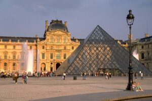 Pyramide du Louvre, Paris