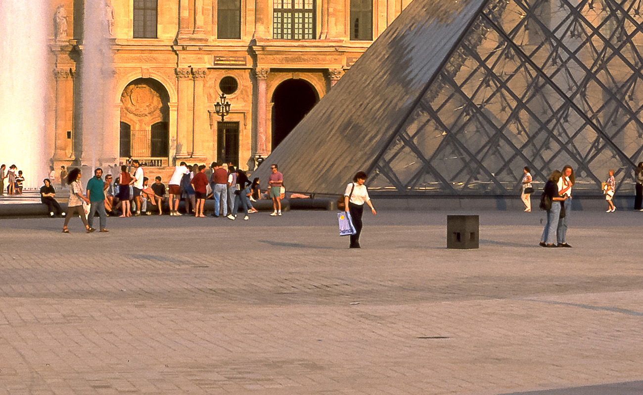 Pyramide du Louvre, Paris