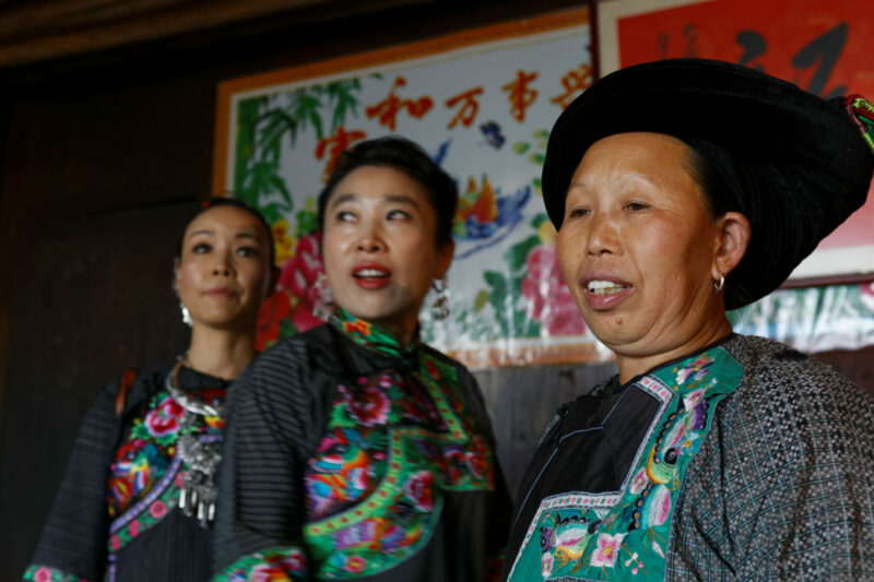 3 women in China