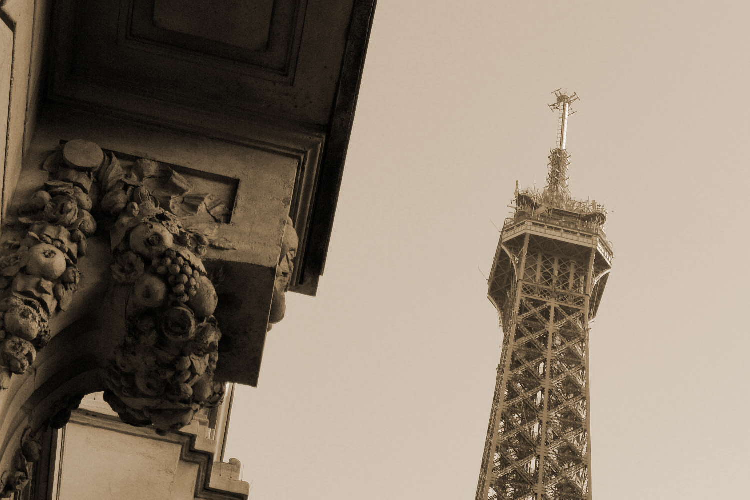 tour-eiffel-karelphoto_6357-D2-sepia la Tour Eiffel avenue de Suffren, Paris